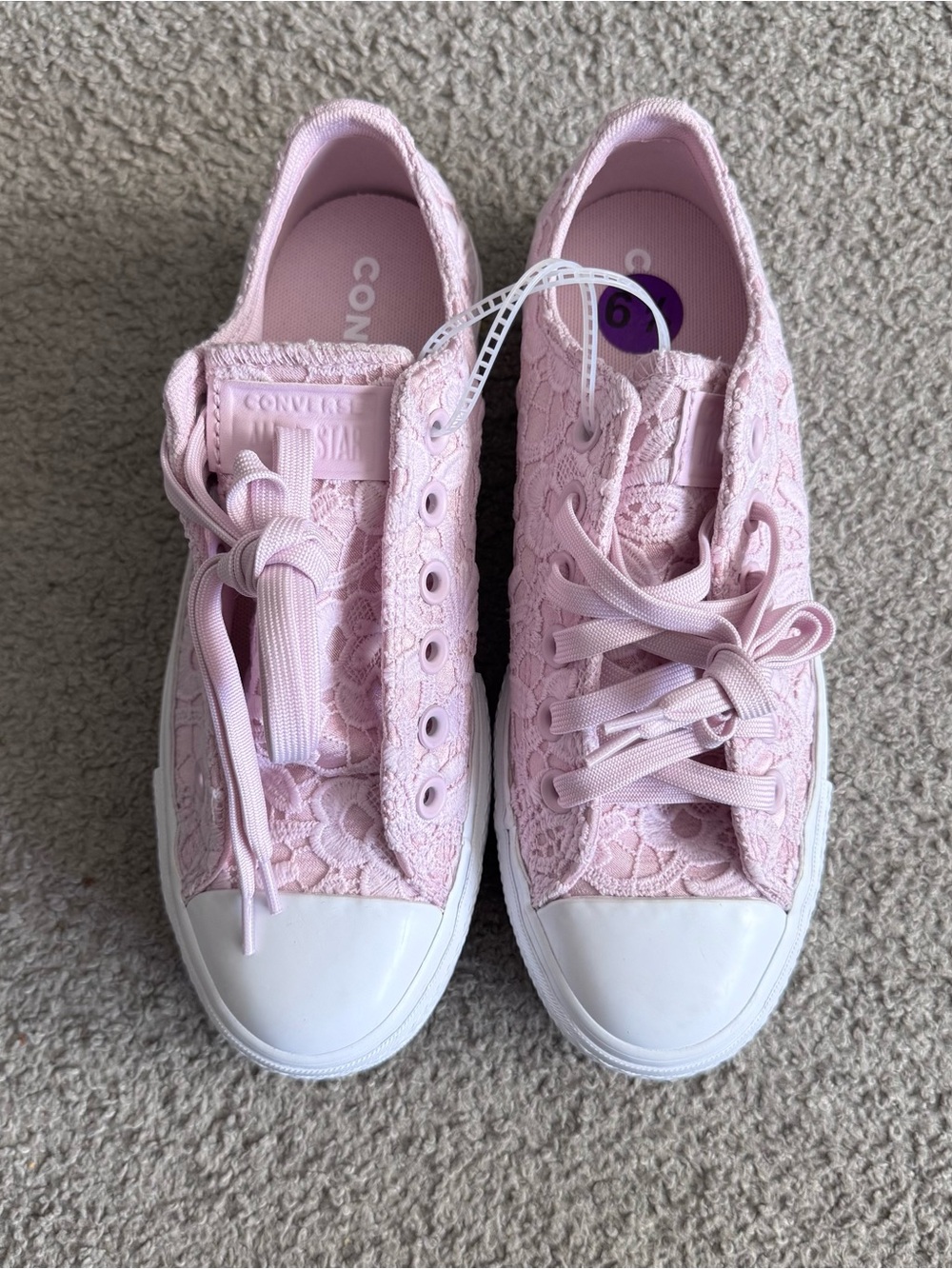 Converse Lace Low Top Sneakers in Pale Pink